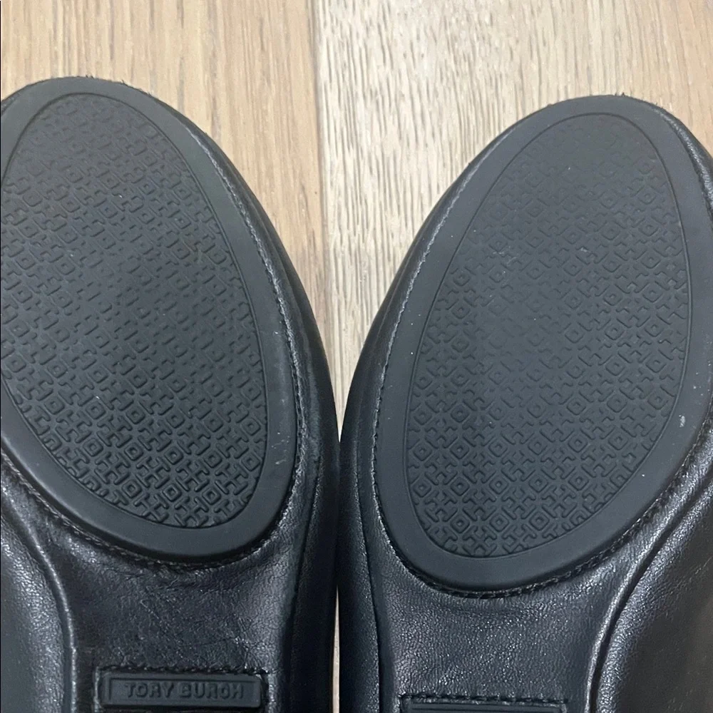 Tory Burch Black Leather Logo Ballet Flats - Picture 8 of 9